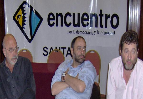 Juan Carlos Bettanin, Marcelo Brignoni y Claudio Costabel, momentos previos al inicio de las deliberaciones