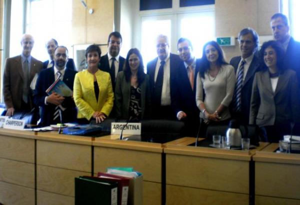 La Delegación Argentina junto a Marta MAURAS  y el Presidente del Comite Jean ZERMATTEN