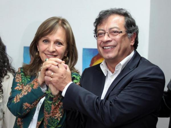 Gustavo Petro y su Candidata a Vicepresidenta, la Congresista Ángela Robledo